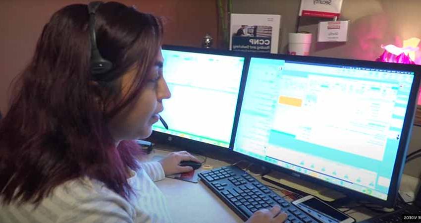 site://HennepinTech/_images/academic-programs/business-and-information-technology/information-technology/HTC-IT-Shelly_3.jpg