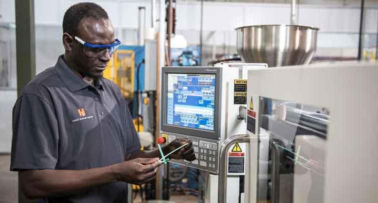 site://HennepinTech/_images/academic-programs/manufacturing-and-engineering-technology/plastics-engineering-technology/HTC_plastics1_750x402.jpg