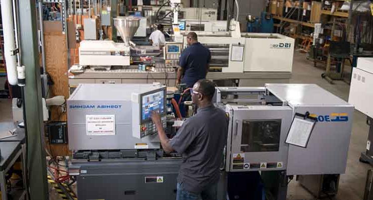 site://HennepinTech/_images/academic-programs/manufacturing-and-engineering-technology/plastics-engineering-technology/HTC_plastics6_750x402.jpg