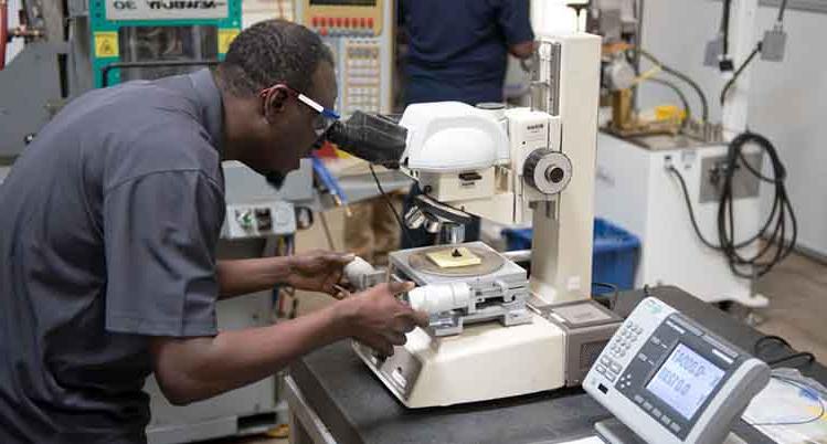 site://HennepinTech/_images/academic-programs/manufacturing-and-engineering-technology/plastics-engineering-technology/HTC_plastics7_750x402.jpg