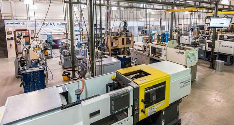 site://HennepinTech/_images/academic-programs/manufacturing-and-engineering-technology/plastics-engineering-technology/HTC_plastics9_750x402.jpg