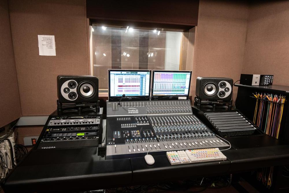 site://HennepinTech/_images/academic-programs/media-communications/audio-production/111820htc0121-1000x667.jpg