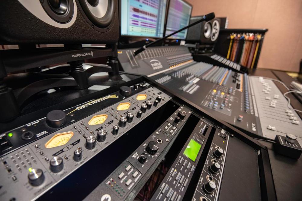 site://HennepinTech/_images/academic-programs/media-communications/audio-production/111820htc0143-1000x667.jpg