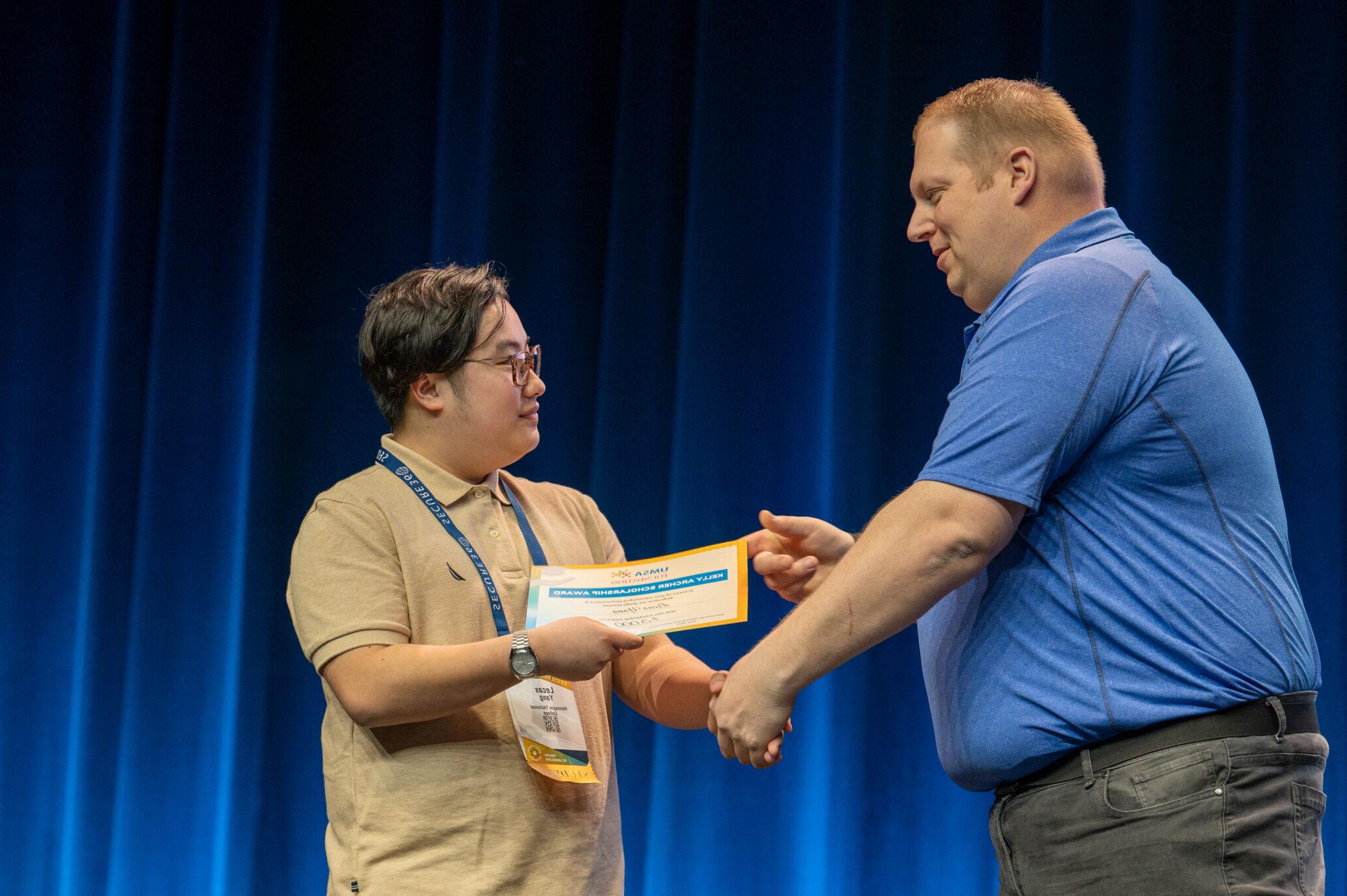 Scholarship winner, Lecas Yang receives award