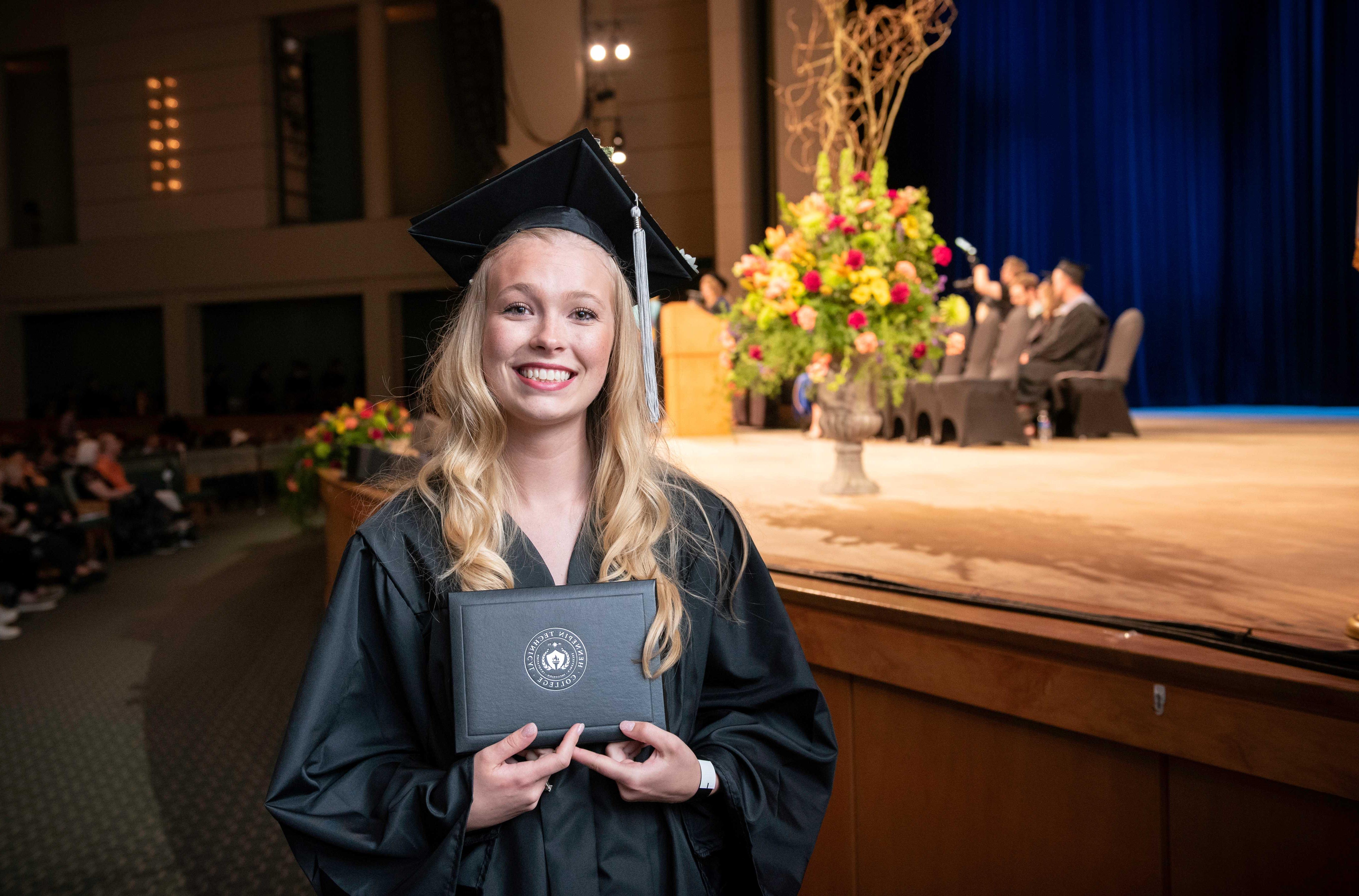 Graduate Isabella Engstrom